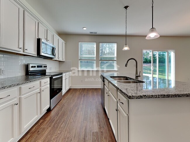 Foto del edificio - 14114 Millers Creek Ln