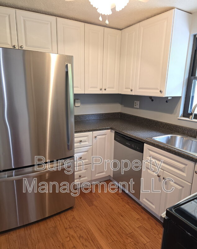 Foto del edificio - 3135 Laurel Ridge Cir