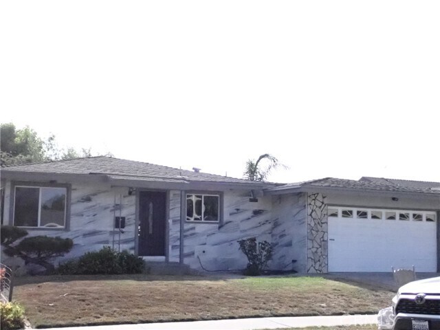 Foto principal - 16561 Monroe Ln