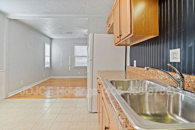 Building Photo - 312 E Jacobs Dr