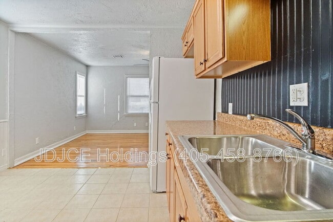 Photo - 312 E Jacobs Dr House