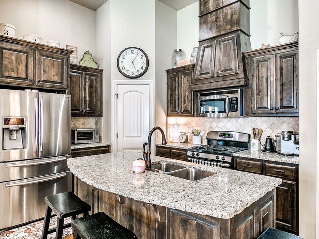 Building Photo - Deer Creek Schools and a Gated Community!