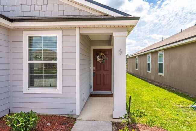 Building Photo - Almost new 3 bed 2 bath home