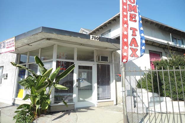 Foto del edificio - 702-706 N Garey Ave