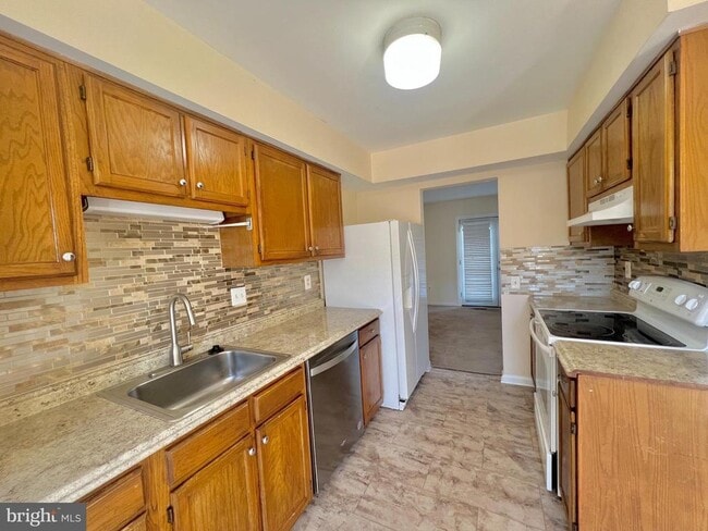 Building Photo - 1707 Featherwood St