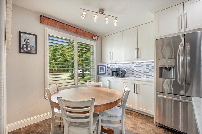 Foto del edificio - 3512 Colgate Ln