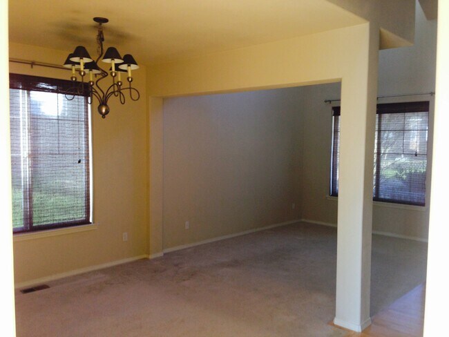 Foto del edificio - 108 203rd st SE