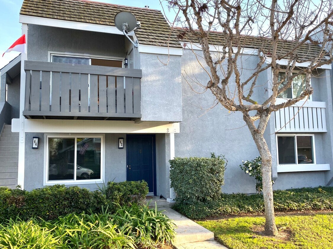 Primary Photo - Beautiful Lower Level Condo Near Lake and ...