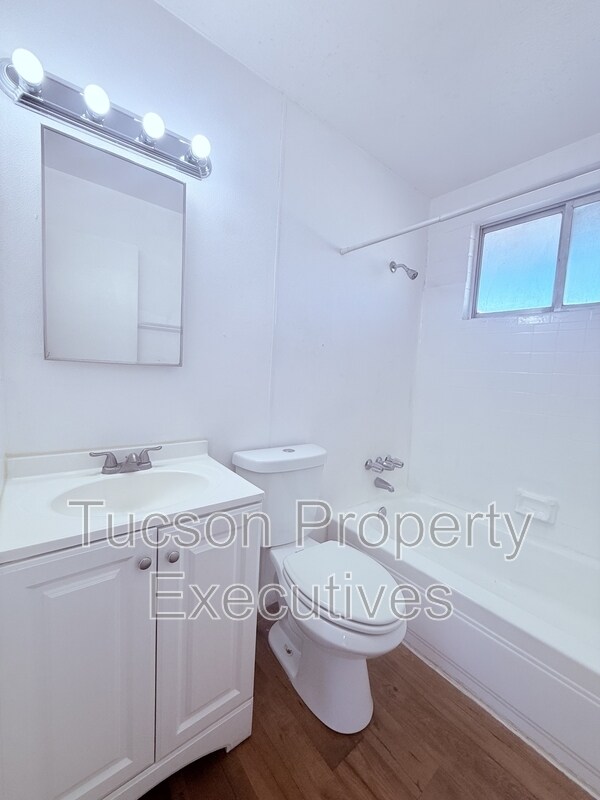 Foto del edificio - 5770 E 10th St