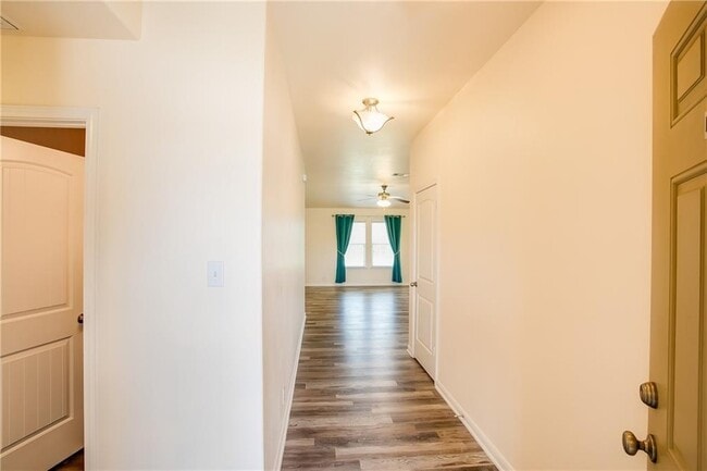 Foto del edificio - 114 Hawkins Ct