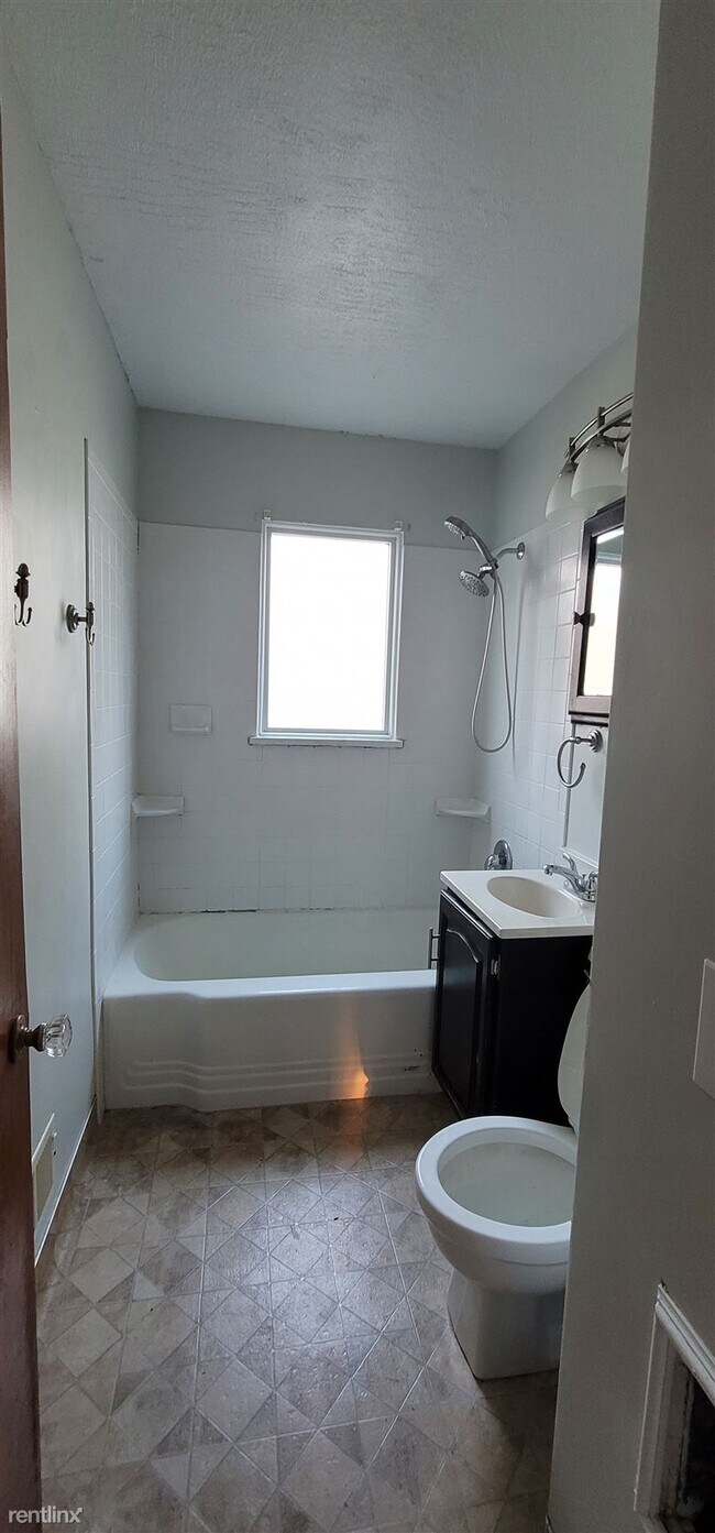 Building Photo - 2 br, 1 bath House - 3001 South 43rd Street