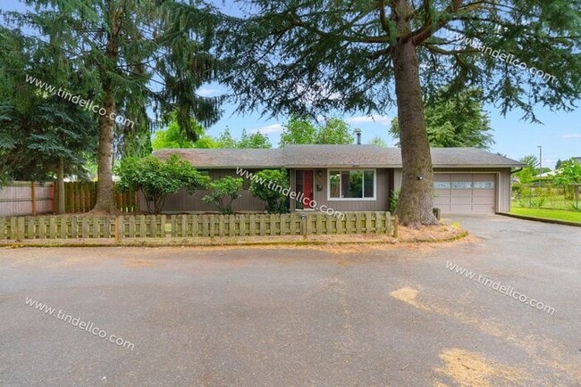 Private Cully Neighborhood 3 Bedroom 2 Bathroom Home - Attached Garage & Fenced Yard! - Private Cully Neighborhood 3 Bedroom 2 Bathroom Home - Attached Garage & Fenced Yard!