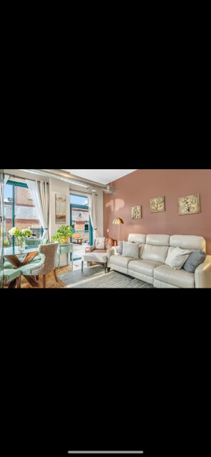 Foto del edificio - 910 W Madison St