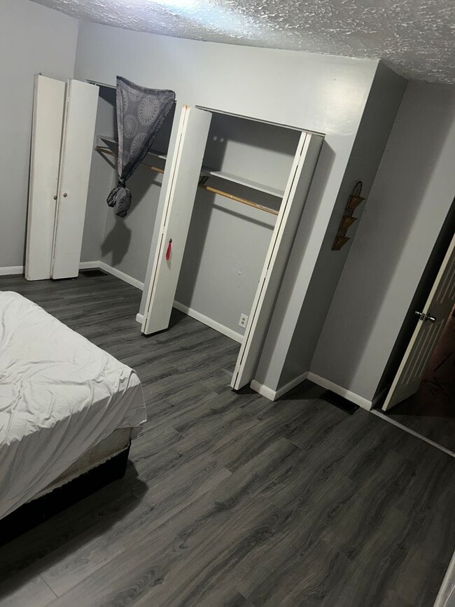 Foto del edificio - Three Bedroom Home