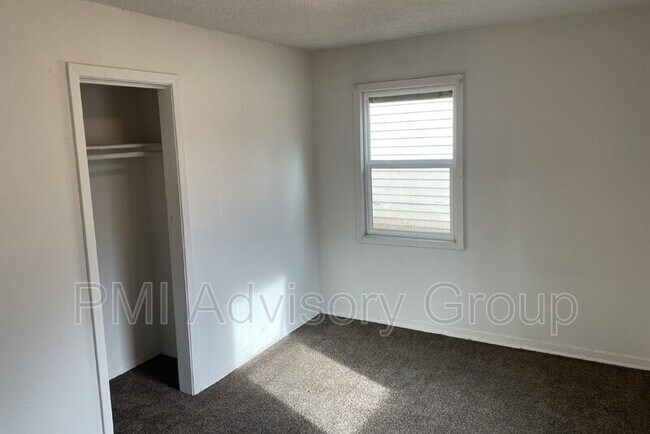 Foto del edificio - 512 SE Pinecrest Dr