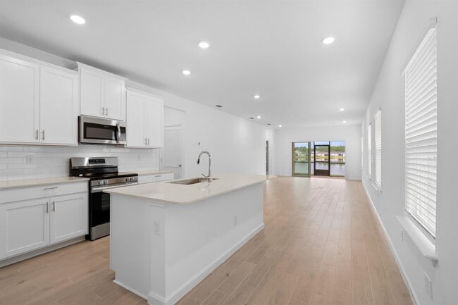 Building Photo - 709 Lake Sinclair St