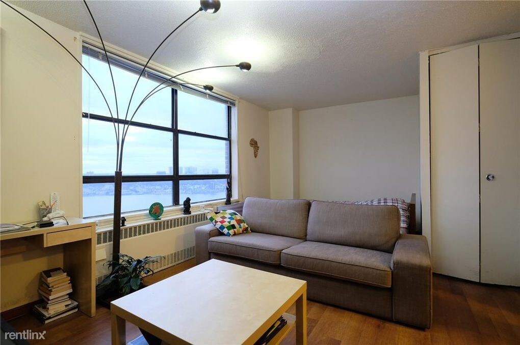 Primary Photo - Studio, 1 bath Apartment - 3333 Broadway