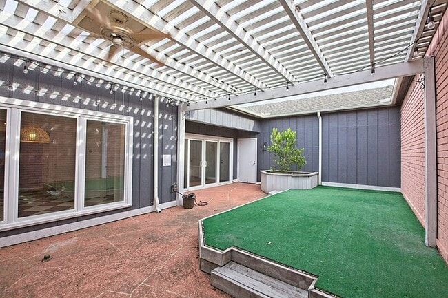 Building Photo - 3217 Squireswood Dr