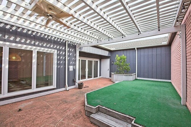 Foto del edificio - 3217 Squireswood Dr