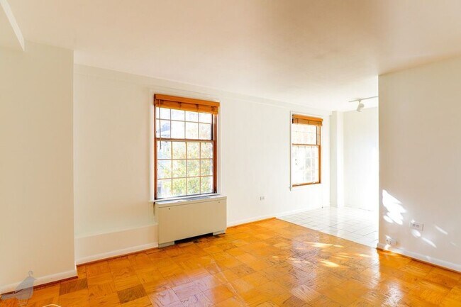Photo - 1880 Columbia Rd NW House