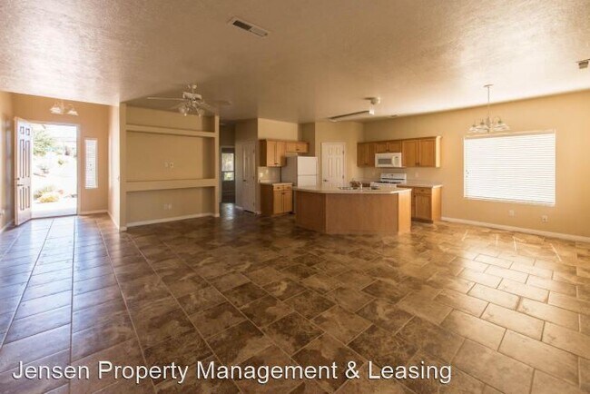 Foto del edificio - 3 br, 2 bath House - 1905 North 2070 West