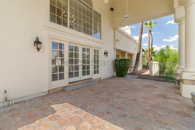 Foto del edificio - 13840 N Coral Gables Dr