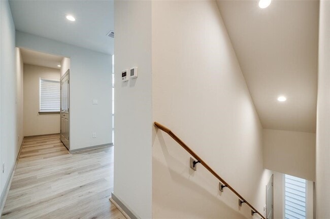 Building Photo - 717 Emile St