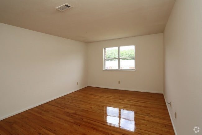 Bedroom - Hamden Ridge Apartments