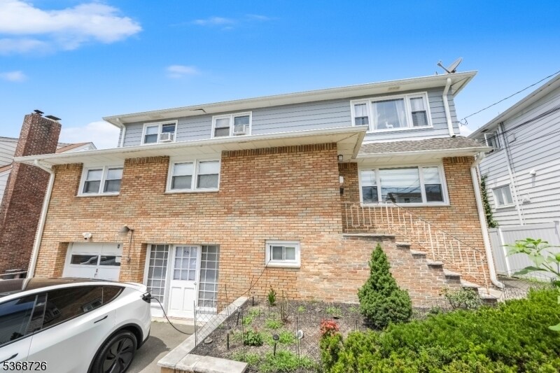 Foto principal - 70 Maple Ave