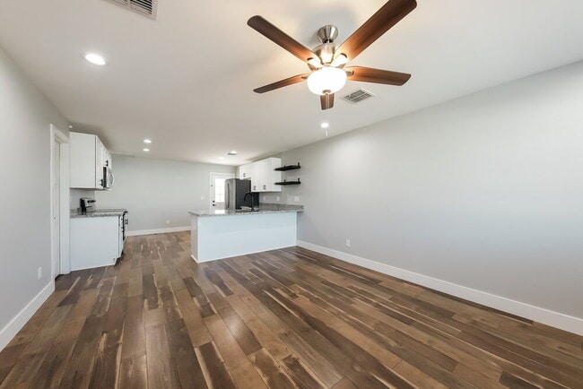 Building Photo - 4653 S 38th Dr