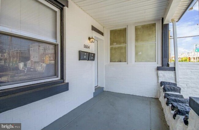 Building Photo - 5554 Lansdowne Ave