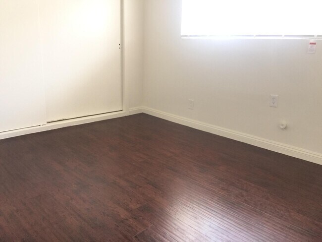 Foto del edificio - 2219 Griffin Ave