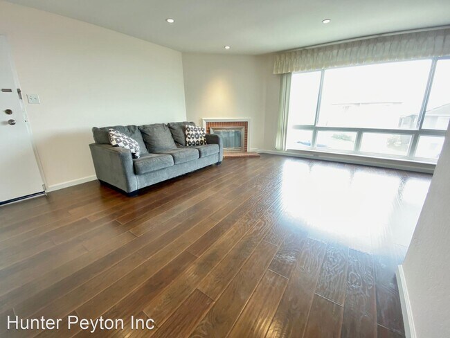 Foto del edificio - 3 br, 1.5 bath House - 64 Rockford Ave