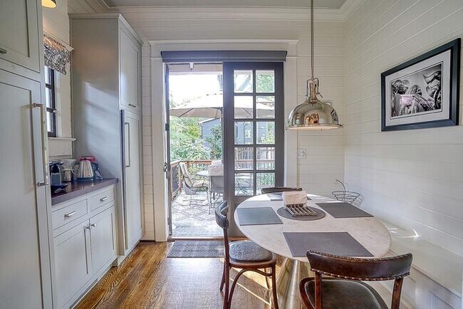 Foto del edificio - Welcome to a stunning home in Virginia Hig...