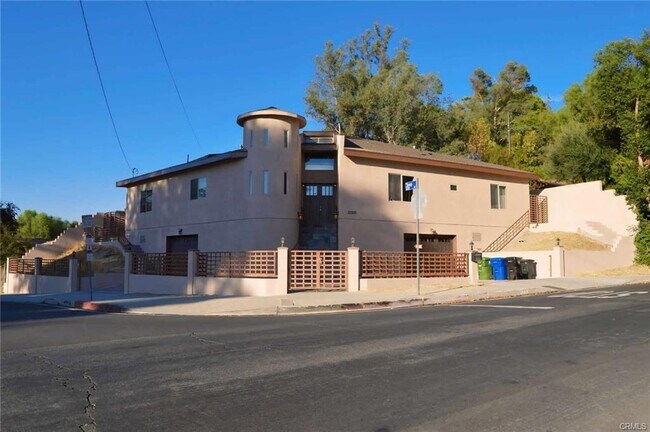 Foto del edificio - 22325 Avenue San Luis