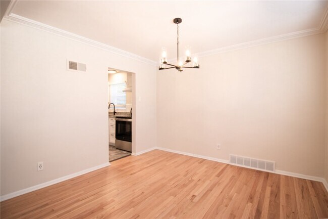 Foto del edificio - 7240 Balson Ave