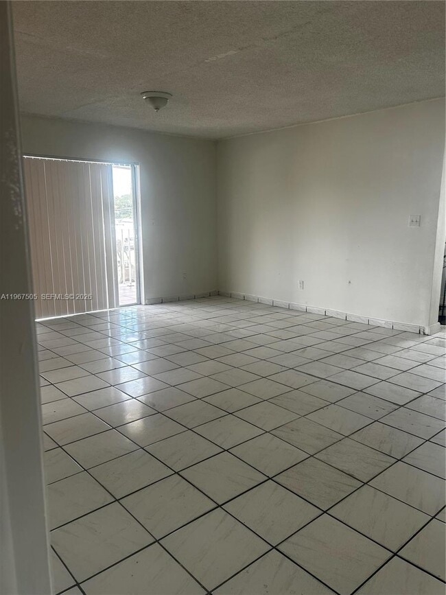 Foto del edificio - 992 E 18th St