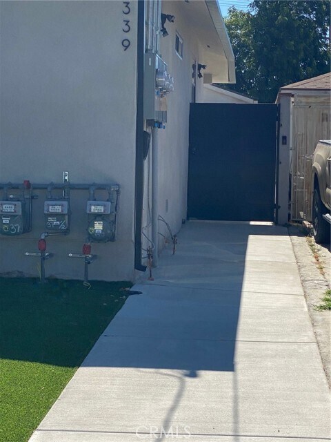 Foto del edificio - 8339 Glencrest Dr