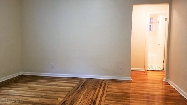 Foto del edificio - 3409 83rd St