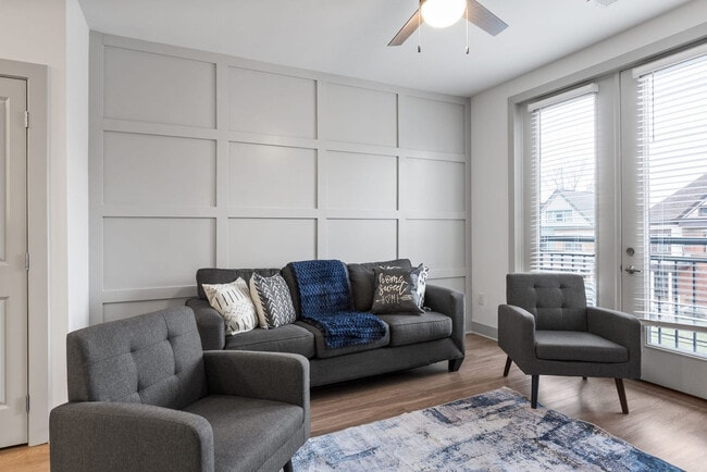 Building Photo - 2039 Woodburn Ave