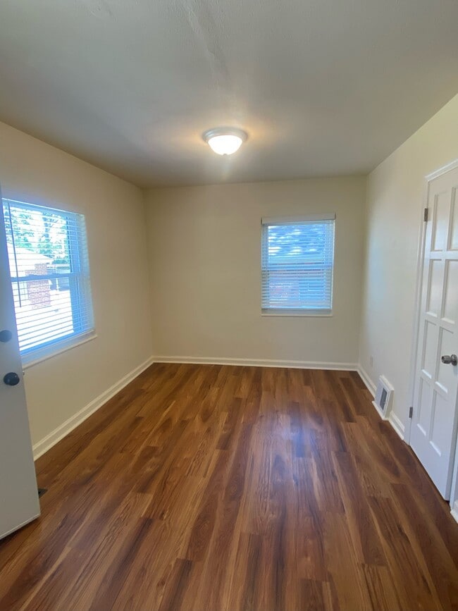 Dining Room - 1106 Acorn Dr