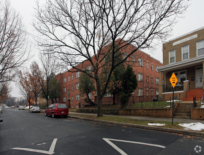 Foto del edificio - 343-351 Raleigh St SE