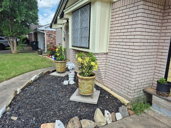 Building Photo - 854 Shawnee St