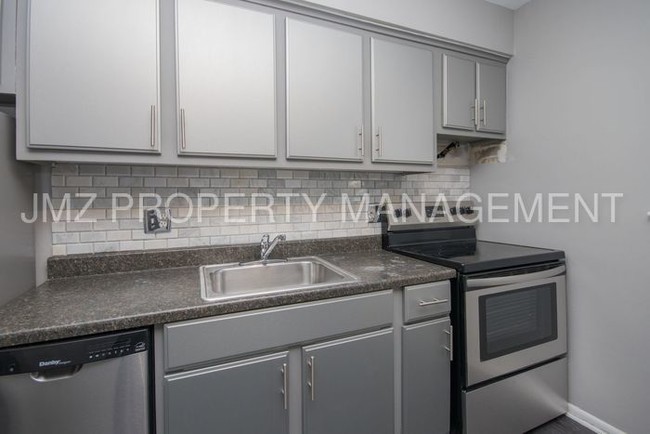 Foto del edificio - 629 W Maple Rd