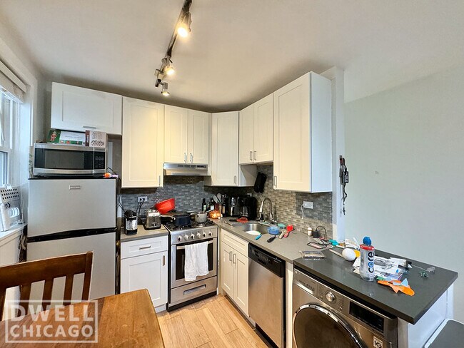 Foto del edificio - 541 W Belmont Ave