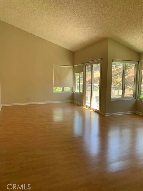 Foto del edificio - 3400 Hawkwood Rd