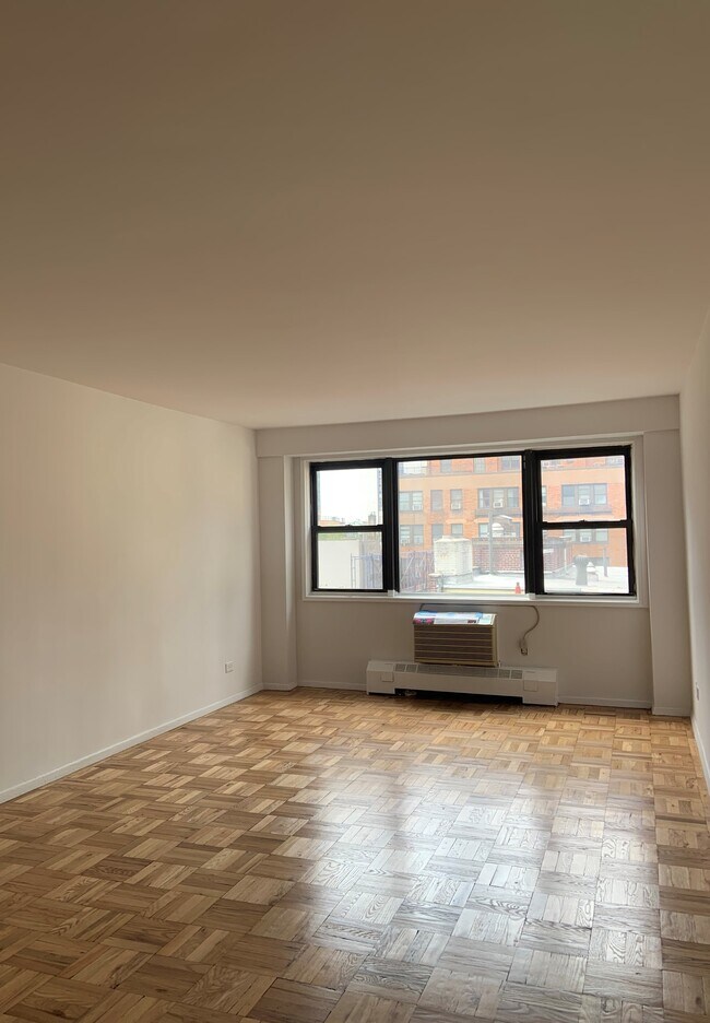 Foto del edificio - 320 E 54th St