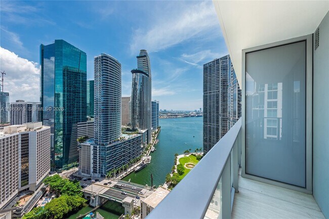 Foto del edificio - 77 SE 5th St