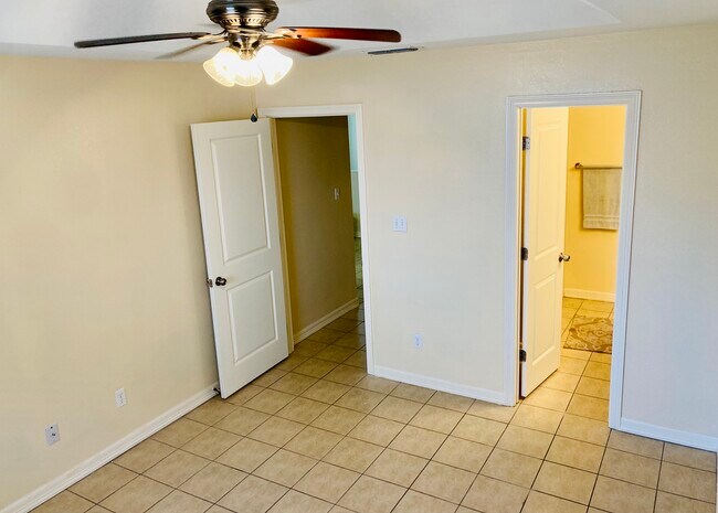 Master bedroom - 1805 Treasure Oaks Dr