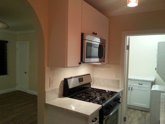 Foto del edificio - 4316 Clinton St